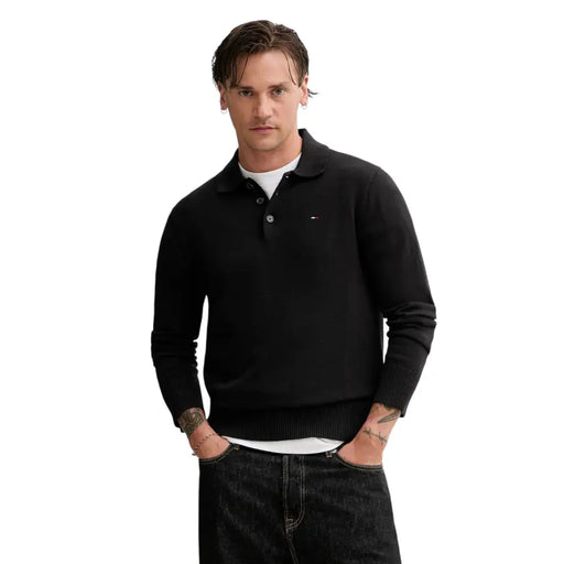 Polo slim noir Tommy Hilfiger pour homme, en coton biologique, avec poignets et ourlet côtelés.