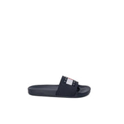Pantoufles noires Tommy Hilfiger Jeans pour homme, pointure 2, avec un modèle sandale à enfiler en caoutchouc, une bride logotée et le drapeau emblématique.