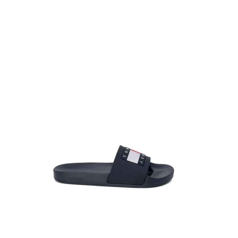 Pantoufles noires Tommy Hilfiger Jeans pour homme, pointure 2, avec un modèle sandale à enfiler en caoutchouc, une bride logotée et le drapeau emblématique.