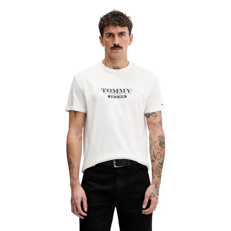 T-shirt Tommy Hilfiger Jeans pour homme, blanc, en coton, de couleur beige avec logo noir imprimé sur le devant