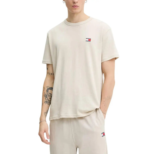Beige Tommy Hilfiger Jeans men t-shirt with short sleeves and a small embroidered logo on the chest