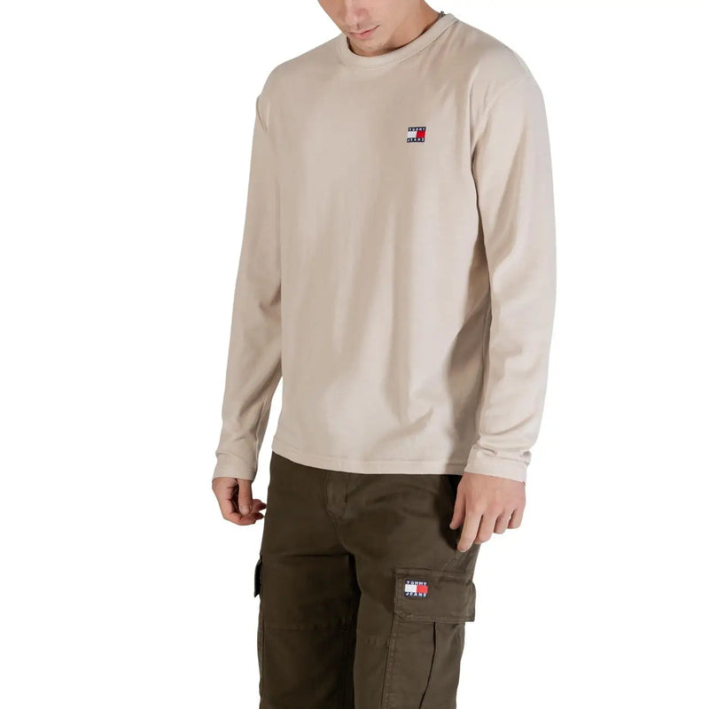Beige long-sleeved tommy hilfiger crewneck shirt made of organic cotton with a small red white and blue logo on chest