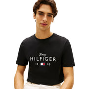 T-shirt homme Tommy Hilfiger Jeans en coton noir avec logo Tommy Hilfiger 1985 et emblème drapeau imprimés en blanc