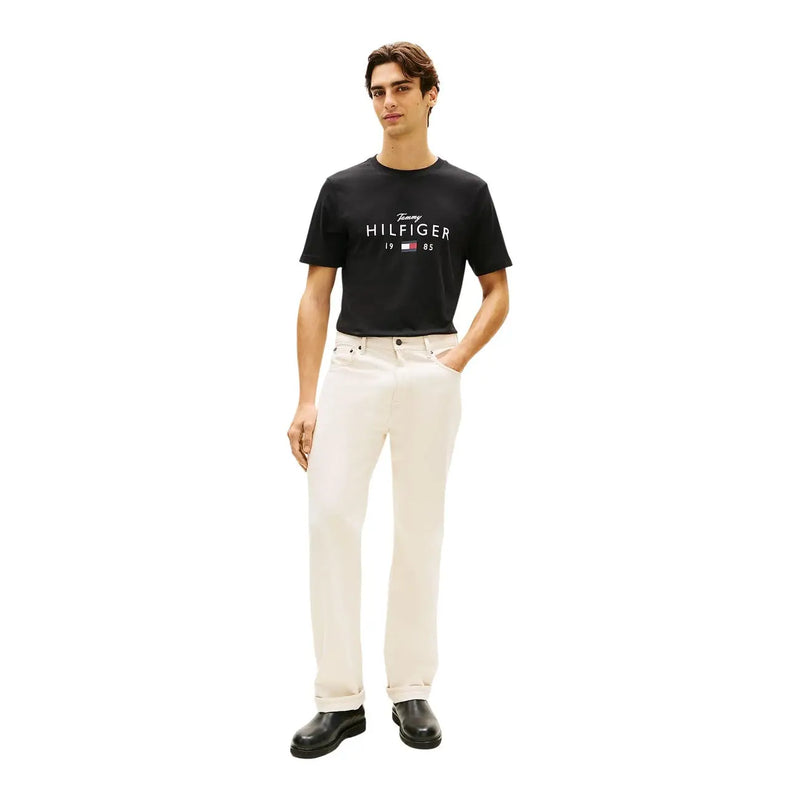 T-shirt noir en coton Tommy Hilfiger avec logo blanc et drapeau, pour homme, style décontracté.
