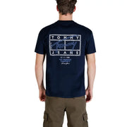 Vue arrière d'un t-shirt Tommy Hilfiger Jeans bleu marine pour homme, imprimé graphique blanc, en coton biologique, taille S