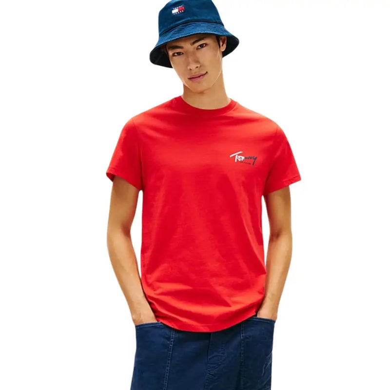 T-shirt Tommy Hilfiger rouge vif à manches courtes t-shirt avec un logo brodé discret, confectionné en coton biologique pour hommes