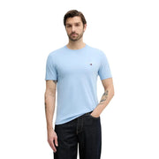 T-shirt Tommy Hilfiger bleu clair en coton à col rond avec petit logo brodé sur la poitrine gauche pour homme