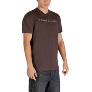 Brun Tommy Hilfiger Jeans hommes t-shirt avec un logo blanc sur la poitrine en coton pour vêtements décontractés