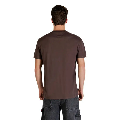 Tommy Hilfiger Jeans hommes t-shirt en coton marron foncé à manches courtes et col rond classique