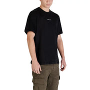 Noir Tommy Hilfiger Jeans hommes t-shirt avec un logo blanc discret sur la poitrine, confectionné dans un tissu en coton confortable.
