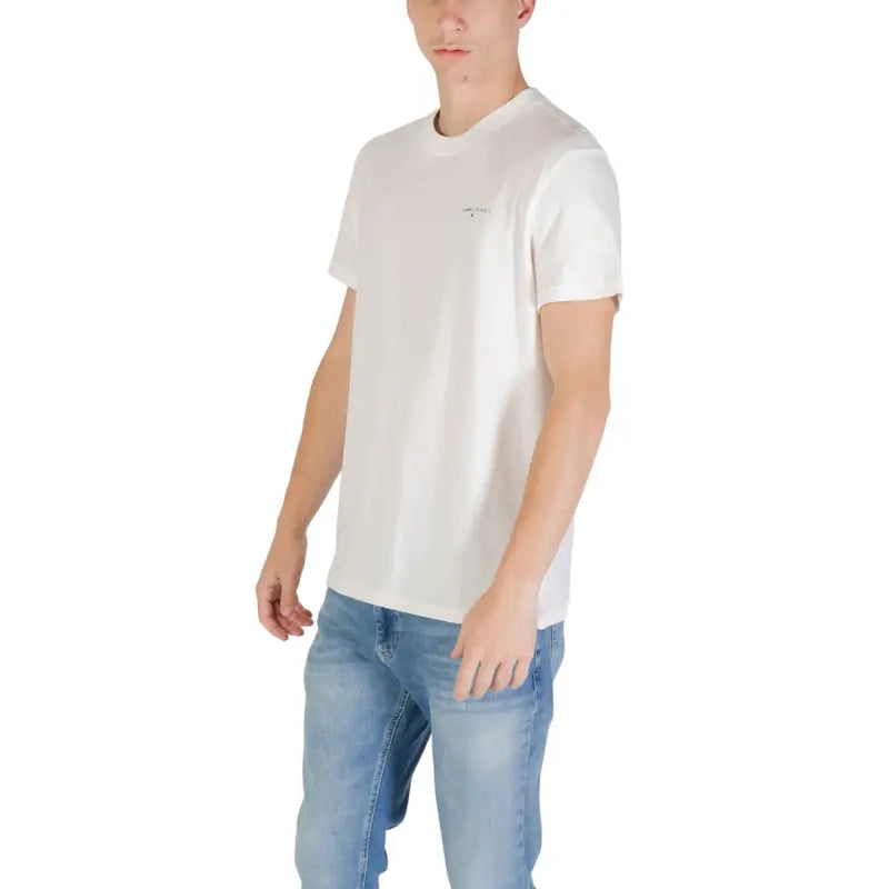 T-shirt blanc en coton à col rond t-shirt avec un petit logo brodé sur la poitrine gauche de Tommy Hilfiger Jeans collection homme