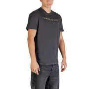 Gris foncé Tommy Hilfiger Jeans hommes t-shirt avec des lettres et un logo dorés sur la poitrine, en coton doux