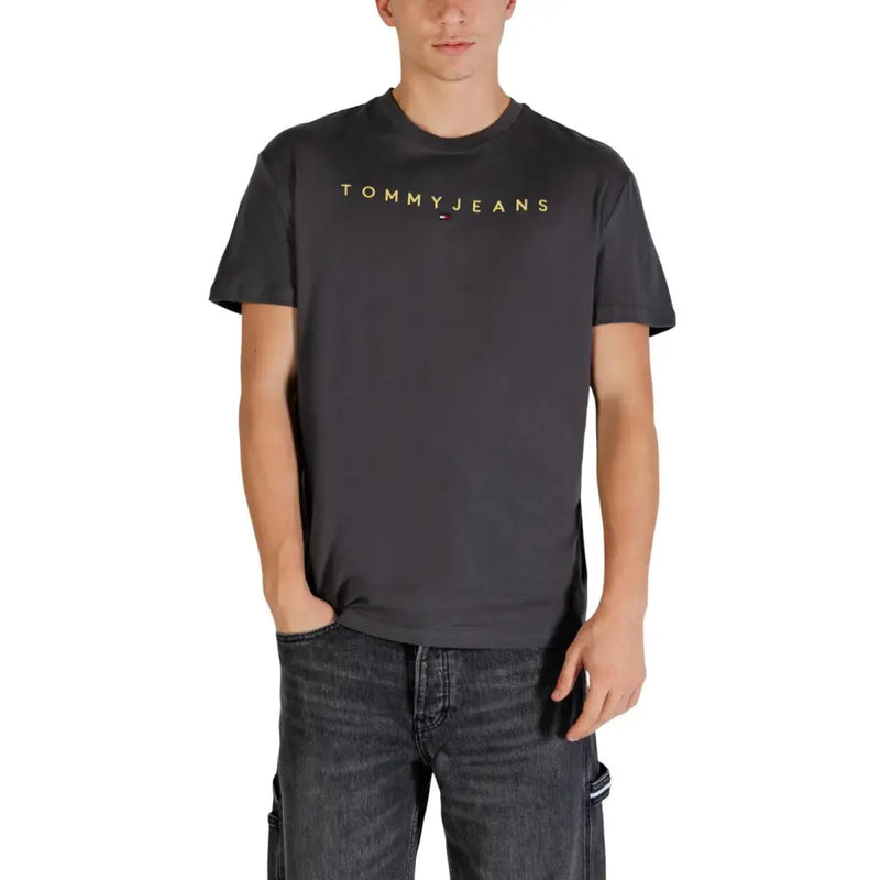 Tommy Hilfiger Jeans hommes t-shirt en coton noir avec des lettres dorées sur la poitrine