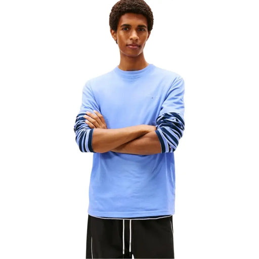bleu clair Tommy Hilfiger Jeans T-shirt homme à manches longues, poignets rayés bleu marine et blanc, en coton biologique