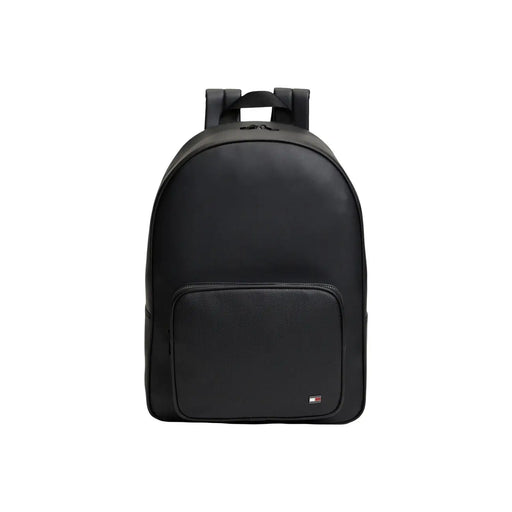 Tommy Hilfiger Sac à dos en cuir noir pour homme TH Foundation, au design minimaliste et doté d'une poche avant texturée (vue de face).