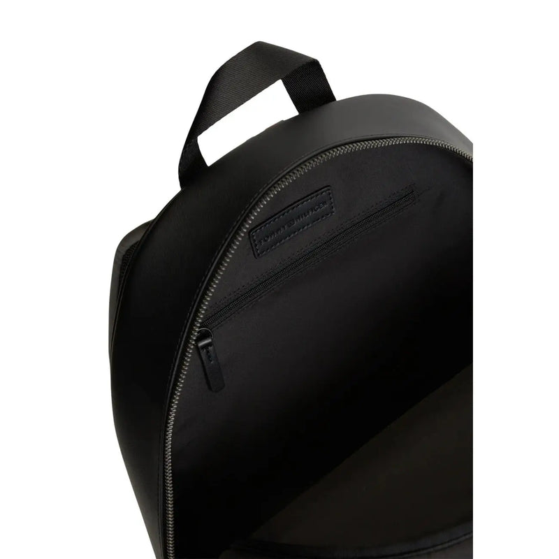 Tommy Hilfiger Sac à dos en cuir TH Foundation pour homme, en nylon noir avec surpiqûres discrètes (vue de face)