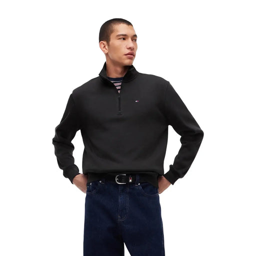 Pull Tommy Hilfiger noir en coton biologique à col zippé et logo discret sur la poitrine pour homme