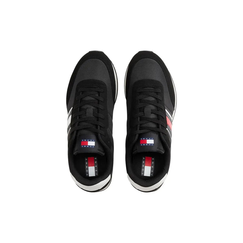 Tommy Hilfiger Baskets noires pour homme en polyester, au design athlétique classique et à rayures blanches et rouges.