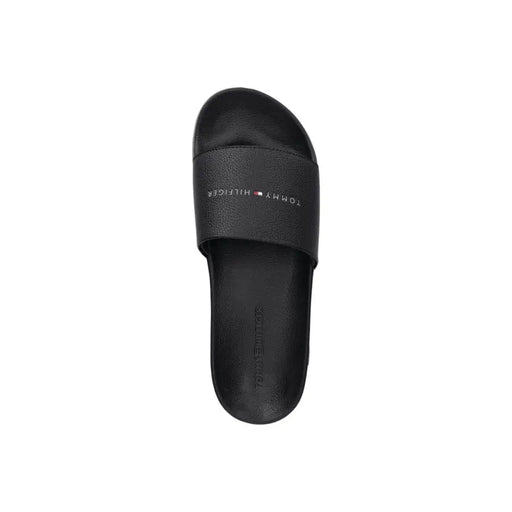 Sandales à enfiler Tommy Hilfiger pour homme, noires, avec bride en polyuréthane texturé et logo discret, pointure 41.