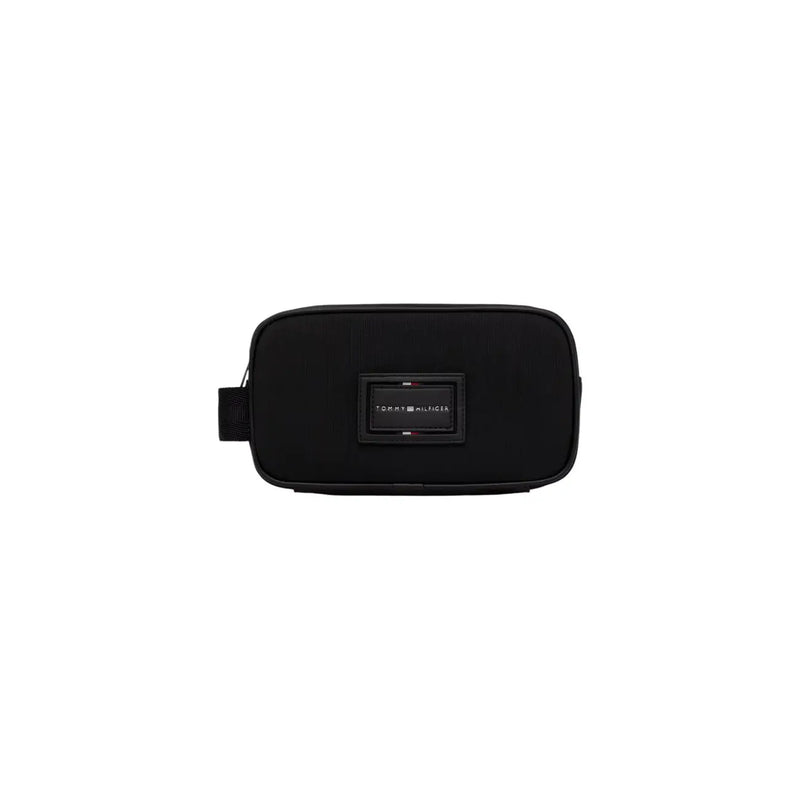 Tommy Hilfiger Trousse de toilette pour homme en polyuréthane noir, au design rectangulaire élégant et ornée d'une discrète plaque de marque sur le devant.