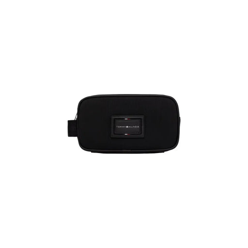 Tommy Hilfiger Trousse de toilette pour homme en polyuréthane noir, au design rectangulaire élégant et ornée d'une discrète plaque de marque sur le devant.