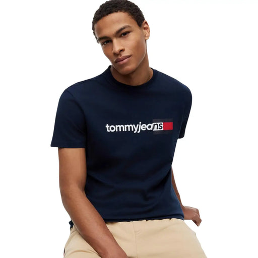 T-shirt Tommy Hilfiger bleu marine pour homme en coton bio avec logo blanc et rouge sur la poitrine