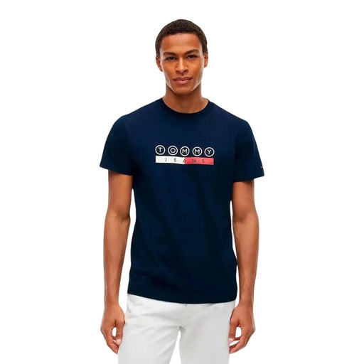 T-shirt Tommy Hilfiger bleu marine pour homme en coton biologique avec logo blanc et rouge sur le devant