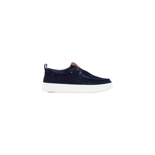 Tommy Hilfiger Mocassins pour hommes en daim bleu, à enfiler, avec semelle en caoutchouc blanc et détails en cuir beige.