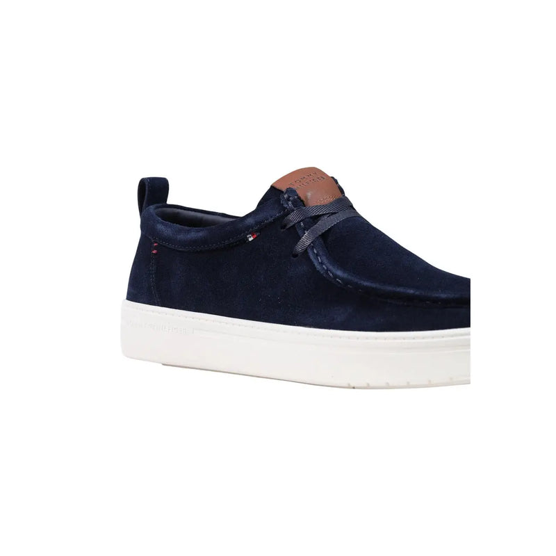 Tommy Hilfiger Mocassins pour hommes en daim bleu avec semelle en caoutchouc blanc et languette arrière en cuir beige, modèle à enfiler