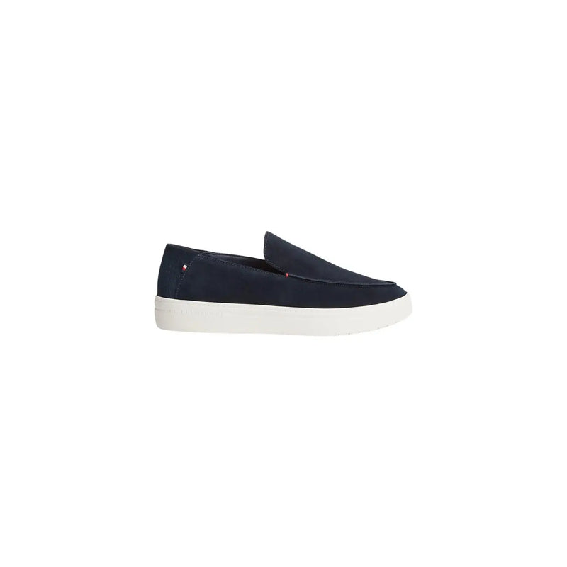 Tommy Hilfiger Mocassin pour homme en daim bleu marine, semelle en caoutchouc blanc.
