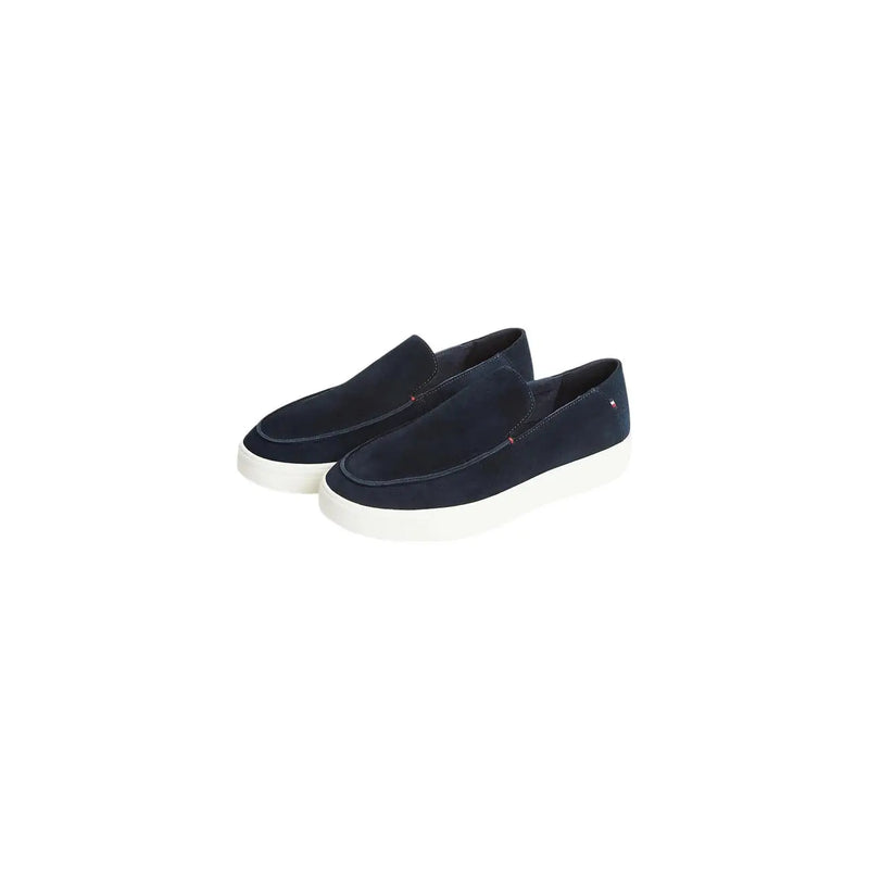 Tommy Hilfiger Mocassins pour homme en daim bleu marine, semelles en caoutchouc blanc et tige en daim bleu marine.