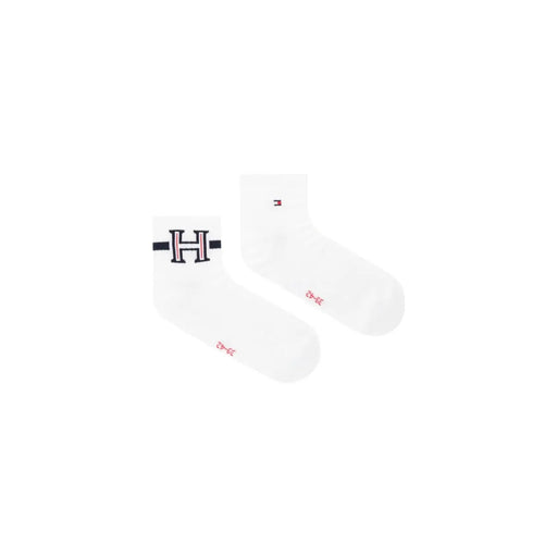 Chaussettes blanches à la cheville avec logo h noir et rose audacieux, rayures bleu marine et logo rouge au talon, assorties aux boxers pour hommes Tommy Hilfiger.