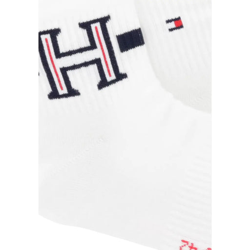 Chaussettes blanches en maille avec logo H noir audacieux, rayures rouges et emblème drapeau Tommy Hilfiger, assorties aux boxers pour hommes.