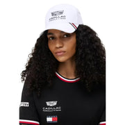 Tommy Hilfiger Casquette réplique blanche en polyester pour homme, avec logo Cadillac noir et visière à rayures rouges et bleues.