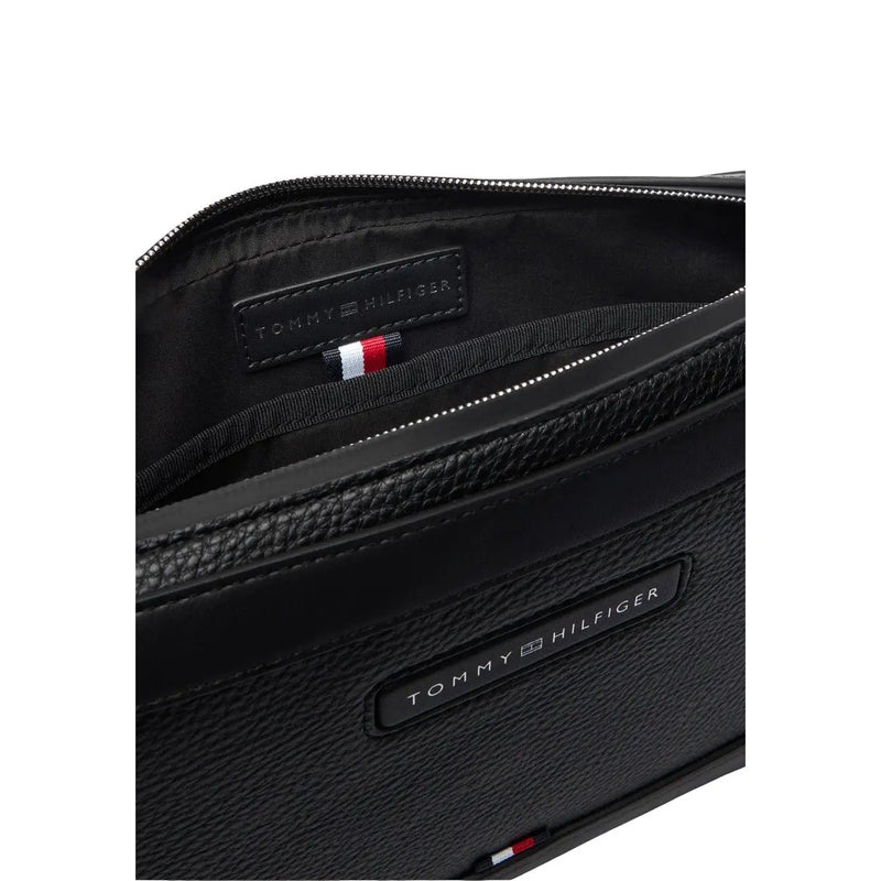 Tommy Hilfiger Sac bandoulière homme en cuir texturé noir avec plaque logo discrète et bordure drapeau