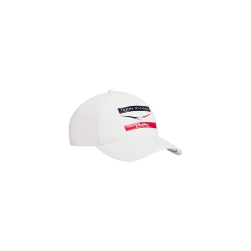Casquette de baseball Tommy Hilfiger pour homme, blanche, en polyester à chevrons, avec écusson logo noir et rouge et inscription « Tommy Hilfiger ».