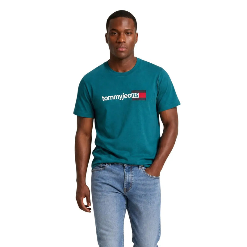 Sarcelle Tommy Hilfiger T-shirt homme vert en coton bio avec logo blanc et rouge sur la poitrine (vue de face)
