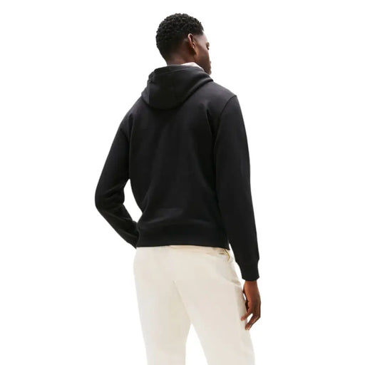 Tommy Hilfiger Sweat à capuche pour homme en coton biologique noir, avec un tissu doux et lisse et des coutures discrètes.