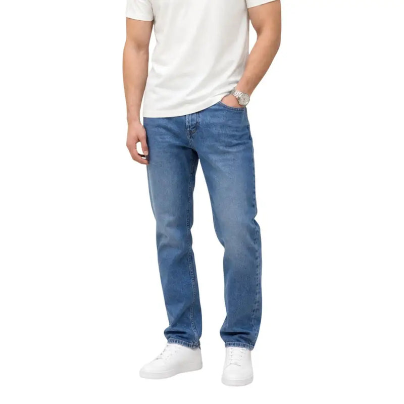 Tommy Hilfiger Jean homme bleu en coton biologique, coupe slim, denim classique délavé moyen, jambe droite et délavage subtil.