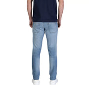 Jean Tommy Hilfiger pour homme, bleu clair, coupe slim, en coton biologique, avec poches classiques et délavage subtil (face arrière).