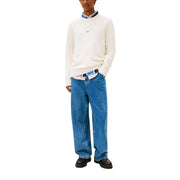 Tommy Hilfiger Pull homme en maille beige en coton biologique à col rond, corps blanc, bordure de col bleue et logo sur la poitrine