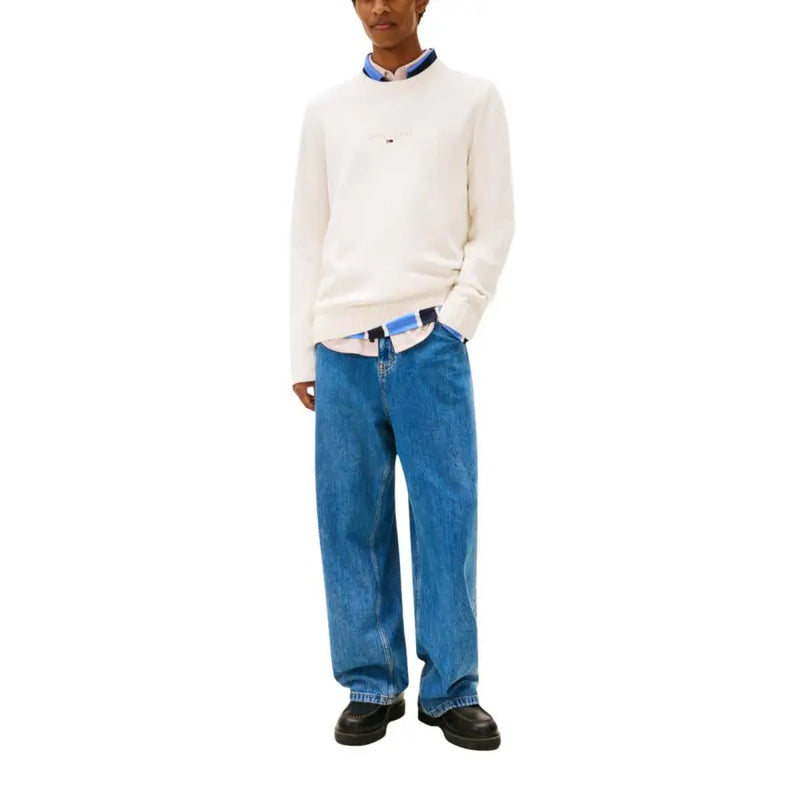 Tommy Hilfiger Pull homme en maille beige en coton biologique à col rond, corps blanc, bordure de col bleue et logo sur la poitrine