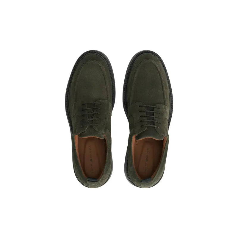 Tommy Hilfiger Mocassins en cuir pour homme, en daim vert olive, à lacets noirs et semelle en caoutchouc foncé.