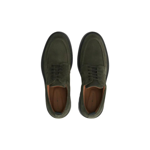 Tommy Hilfiger Mocassins en cuir pour homme, en daim vert olive, à lacets noirs et semelle en caoutchouc foncé.