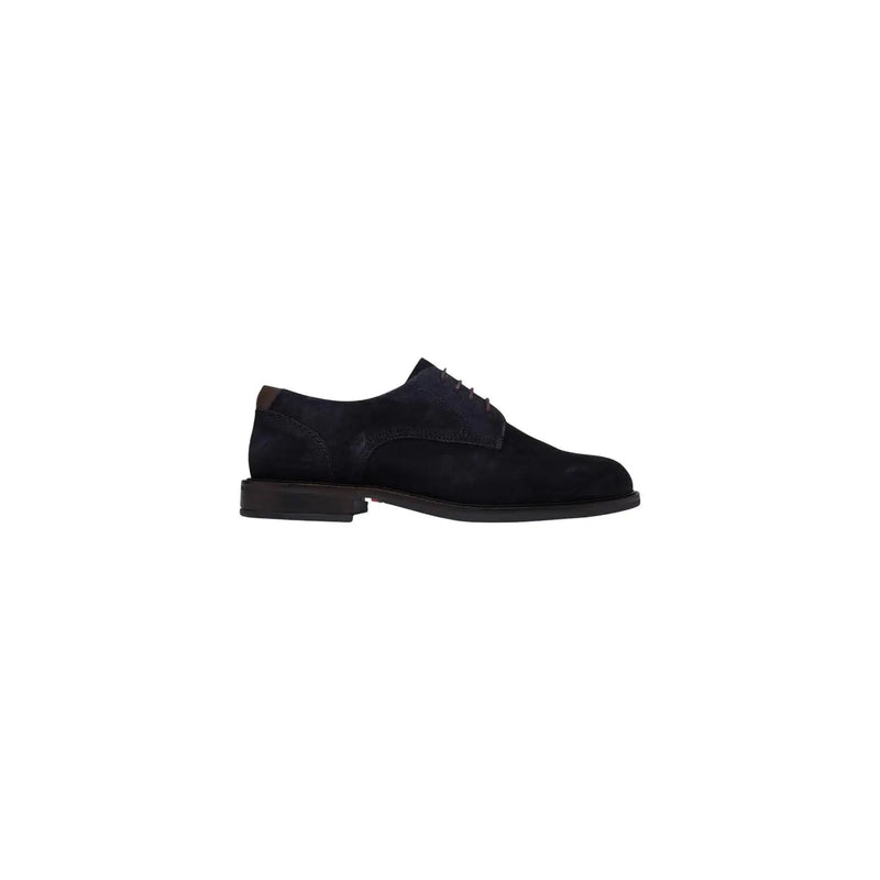 Chaussures derby en daim noir avec laçage classique et empiècements en cuir marron foncé, signées Tommy Hilfiger. Mocassins en cuir blanc pour homme.