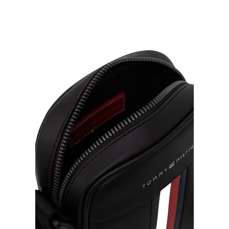 Tommy Hilfiger Sac à main homme Metro Mini Reporter noir avec fermeture éclair révélant une doublure intérieure rouge et le logo signature