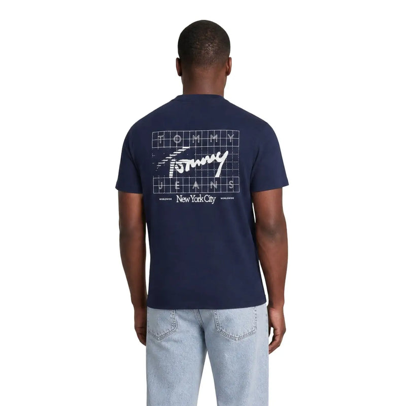 T-shirt Tommy Hilfiger bleu marine pour homme en coton bio avec logo à motif quadrillé blanc et inscription « New York City » (verso)