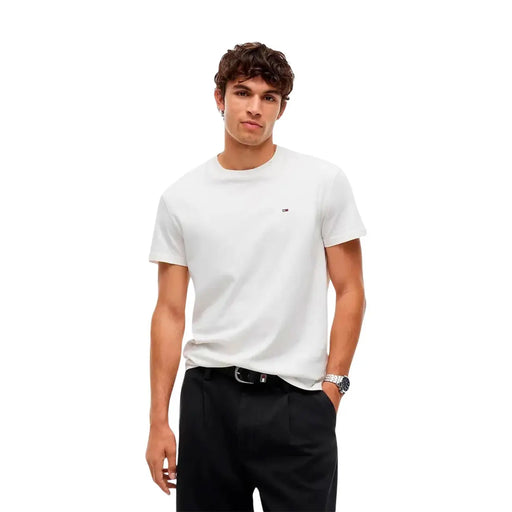Blanc Tommy Hilfiger T-shirt homme en coton bio à col rond avec petit logo sur le devant gauche