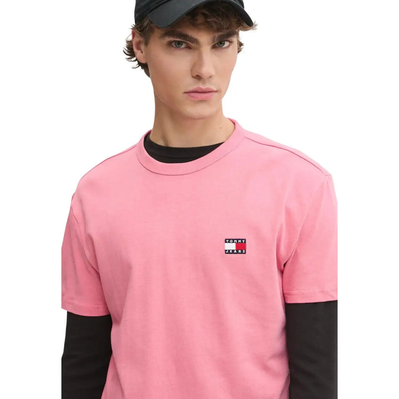 Tommy Hilfiger T-shirt rose en coton biologique pour homme, coupe classique, manches longues noires et petit logo sur la poitrine.