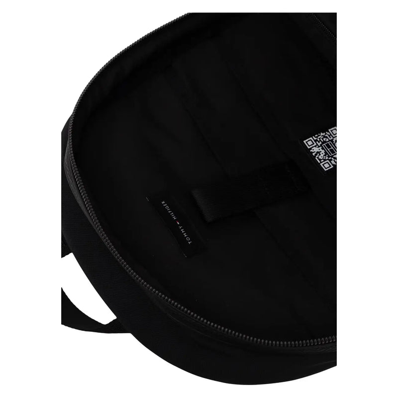 Noir Tommy Hilfiger Sac à dos Repreve pour homme, au design minimaliste et élégant, avec un logo discret et des poches zippées de 15 cm de large.